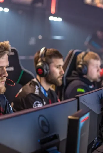 Самые одержимые игрой киберспортсмены: кто живёт только ради побед